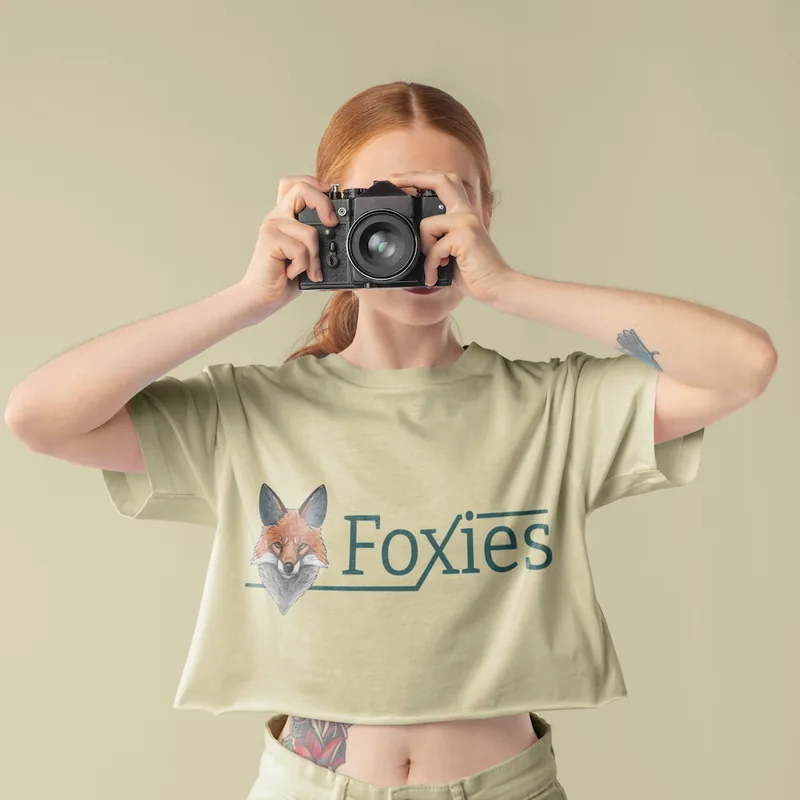 Diseño de identidad visual para Foxies con cámara fotográfica
