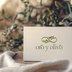 Identidad de Oro y Olivo aplicada a una tarjeta corporativa